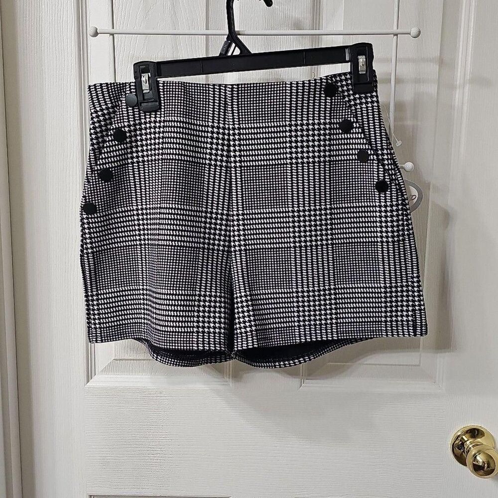 I believe Houndstooth High-Waisted Push Up Skort with Button Detail Size L